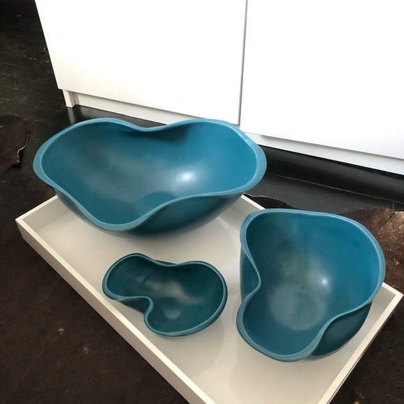 Set of Jonathan Adler WIGGLE bowls in Navy. Large, medium and small. Stacking. - Picture 6 of 10